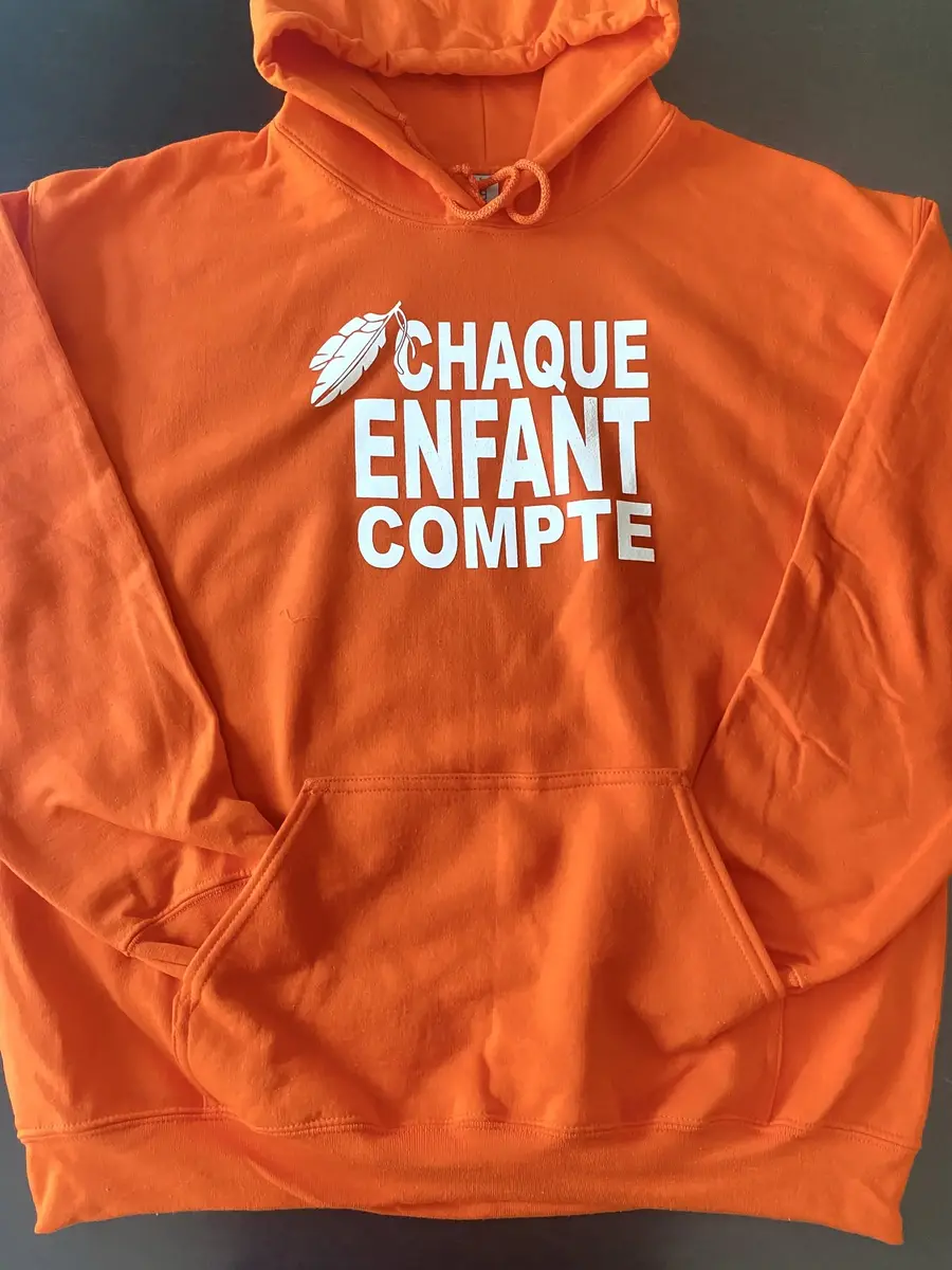 Hoodie commémoratif orange « Chaque enfant compte » pour la Journée de la vérité et de la réconciliation