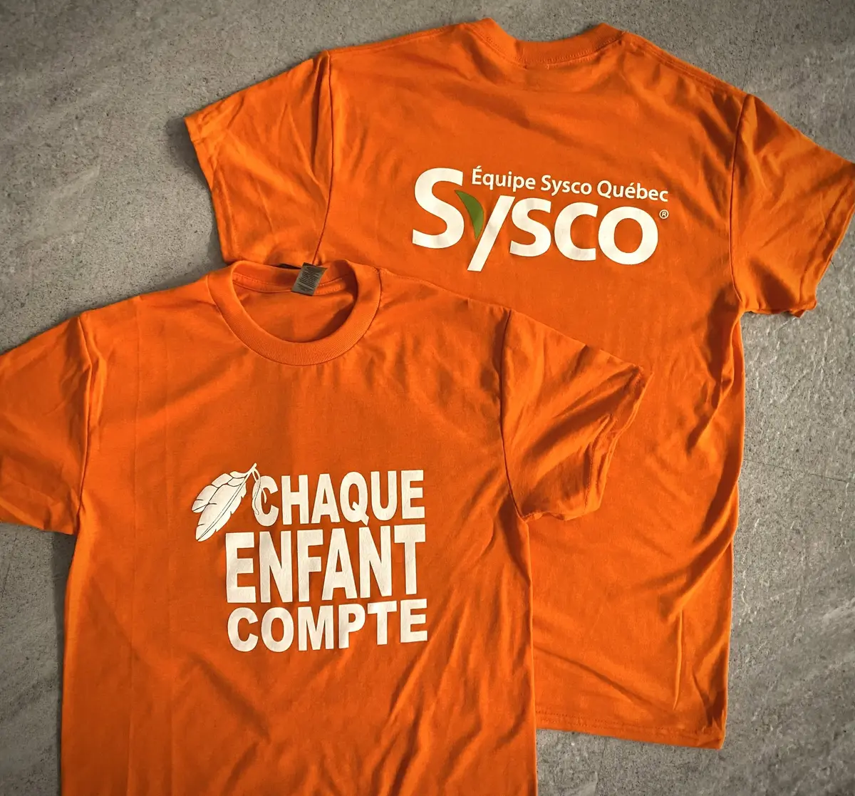 Chandails orange « Chaque enfant compte » imprimés pour les équipes de Sysco Québec