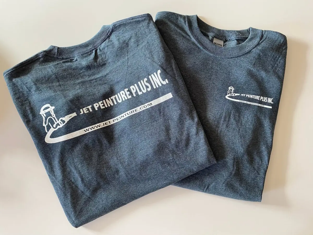 Sérigraphie « Jet Peinture Plus inc. » sur t-shirts gris chiné